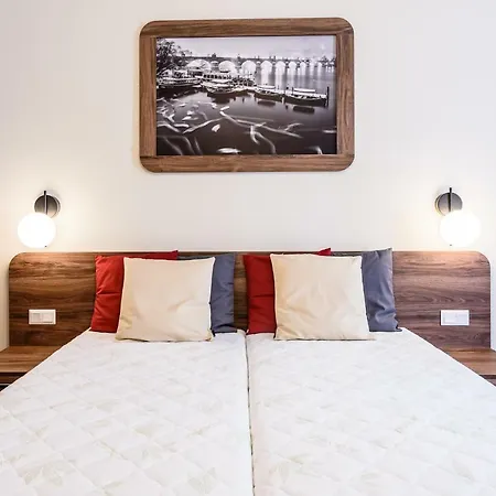 Chateau Savoy Serikova Apartment *