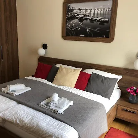 Chateau Savoy Serikova Apartment Prague